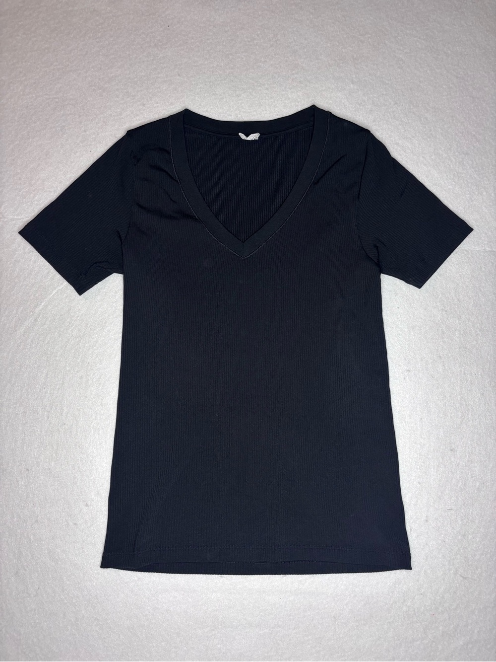 Athleta Black V-Neck Short Sleeve Ribbed Top Woman’s Size Medium